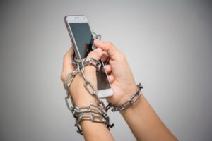 ¿No puedes estar sin tu teléfono móvil? Se llama NOMOFOBIA y te puede estar pasando